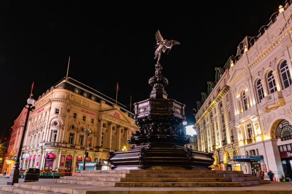 piccadilly circus statue eros